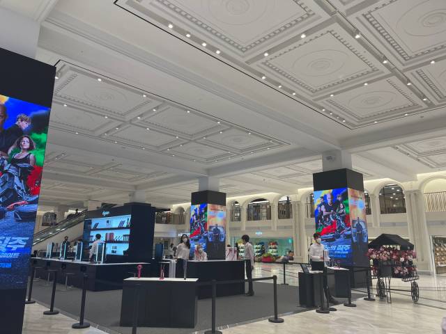 다이슨 체험 전시가 열린 센트럴시티터미널 중앙 광장의 ‘오픈 스테이지’.