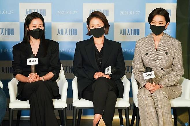 출처: 배우 문소리(왼쪽부터), 김선영, 장윤주. 사진 리틀빅픽처스