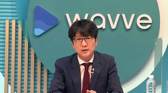 출처: 이태현 웨이브 대표가 1주년 온라인 간담회에서 성과를 발표하고 있다. /사진=온라인 간담회 영상 갈무리