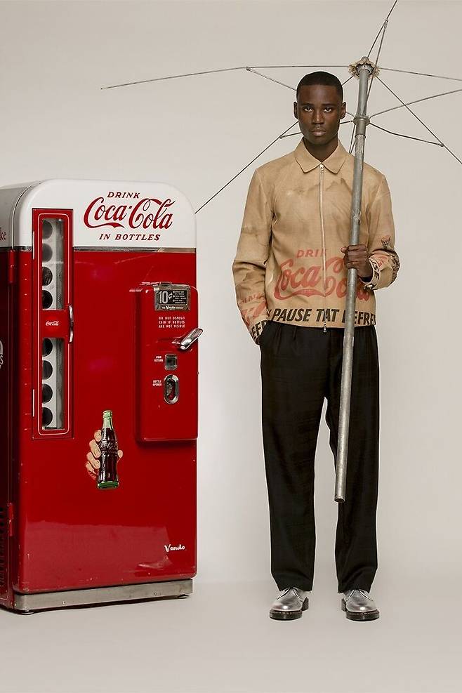 출처: 코카콜라 x 클로스서전