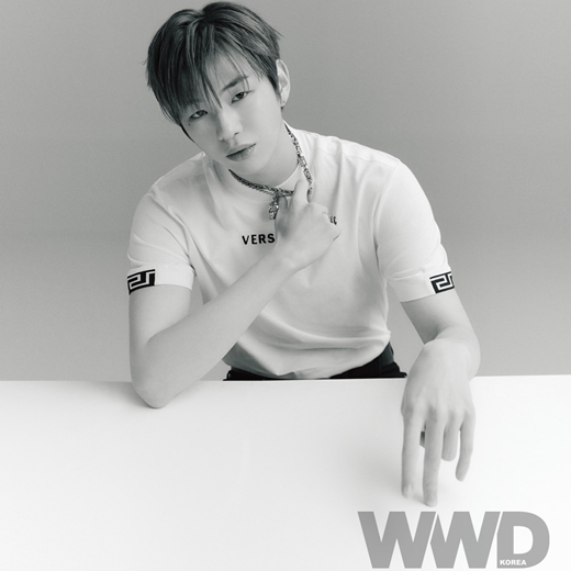 PCMag WWD Korea has released a special edition cover picture of Singer Kang Daniel.The first Celeb model Kang Daniel, who covered the cover of fashion, beauty and business PCMag WWD Korea, showed a perfect presence from a jacket with a colorful print to a simple white T-shirt.An official of the photo shoot said, Kang Daniel, who was full of laughter, immediately took charge of the Charisma and impressed the staff with his professional face.The special edition also featured a story about Kang Daniels latest album YELLOW, a mature musical spectrum, and an interview with fans.Through this album, I wanted to bring out the darkest and most depressing parts of my inner life and try to convey the most honest feelings, Kang Daniel said.