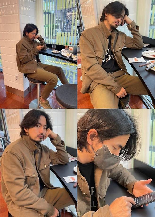 Actor Lee Jin-wook has reported on the recent Joona Sotala.Lee Jin-wook released several photos of his daily life on May 25 without any writing on his personal Instagram.The photo shows Lee Jin-wook eating at a restaurant, with long hair and a chubby beard, making a bruised look while eating Food and laughing.In another photo, Lee Jin-wook is laughing and laughing for a while or closing his eyes for a while.In the chic look, the atmosphere of Joona Sotala is full of actor without a soul.Especially, the photos taken while waiting for the food attract attention by wearing a mask that is much bigger than his face.The netizens who saw this responded that Lee Jin-wook is the first person to have a beard after a corn beard, I certified a small head with a mask, I have a face, but I am overwhelmed with fashion.On the other hand, Lee Jin-wook appeared on TVN Travel 15 which was broadcast on the 21st and met with Na Young-seok PD.
