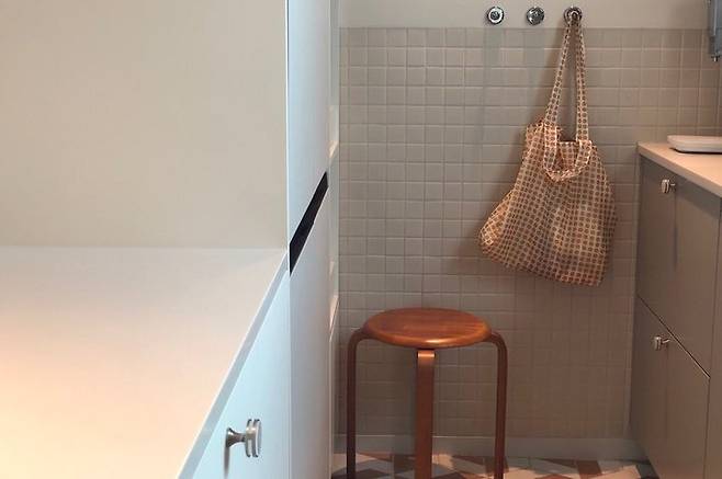 출처: <스툴> 정보 보러가기 (▲ 이미지 클릭)