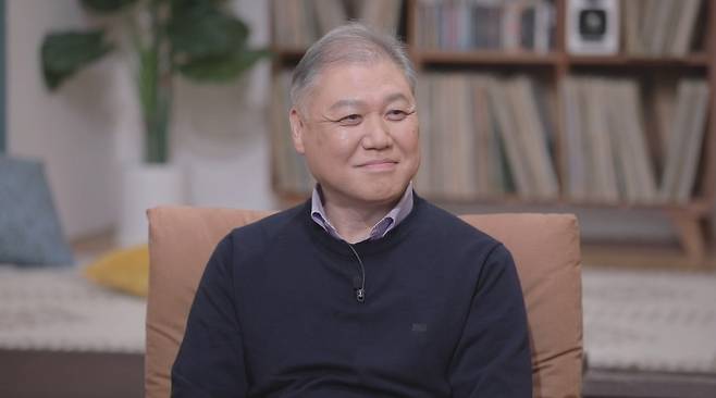 Profiler for Kwon Il-yong reveals an anecdote that actually confronted Bereavement.JTBC A row of gutters, which will be broadcast on May 30, talks about Silence of the Lambs, which created the worst Bereavement Killer called Hannibal Lecter, and Misery, which depicts the brutal stalking of a serial Killer Annie.Professor Profiler for Kwon Il-yong and Professor Oh Jin-seung of Mental Health Department were together to analyze the psychology of the character.Then, Oh Jin-seung Neurology released an anecdote that consulted the actual Stalking Victims.Victims think that if they cope strongly with Stoker, the situation will get worse, so they act to match Stoker, which is similar to the Stalking Victims Paul in the misery.On this day, various questions were poured into Professor Kwon Il-yong who met a lot of actual Bereavement.Professor for Kwon Il-yong surprised everyone by telling the anecdote that he had faced Bereavement directly and how to cope.On the other hand, Oh Jin-seung Neurology explained the characteristics of Stoker and mentioned delusions, and MC Jang Sung-kyu was surprised to be similar to me.So, Oh Jin-seung Neurology diagnosed MC Jang Sung-kyu as a murderous man and made everyone laugh.