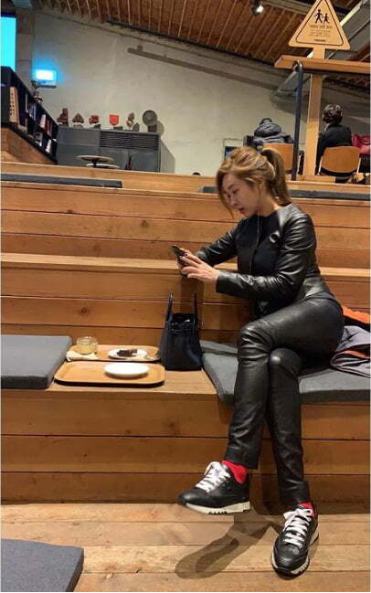 Pinkles member and musical actor Ock Joo-hyun expressed his longing for the normal life of Nomask.On the 31st, Ock Joo-hyun took a picture with the phrase I am getting closer to the point on his SNS. In the photo, Ock Joo-hyun, who matched both the top and bottom with leather, was included.Ock Joo-hyun does not wear a mask in front of food in the same space as a cafe.Ock Joo-hyun is accompanied by a photo#nomask day,#Falling like a distant thingIt is a hashtag that shows the past.On the other hand, Ock Joo-hyun is meeting with the audience in Busan from the 20th to the 27th of next month with the musical Wicked.a fairy tale that children and adults hear togetherstar behind photoℑat the same time as the latest issue