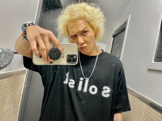 WINNER Song Min-ho reveals his routineOn the afternoon of the 1st, Song Min-ho posted a picture on his Instagram with a short comment, I do not listen to you.Song Min-ho in the public photo is wearing a blonde perm hair and making an intense expression. Especially, his exotic face is attracting attention because of Reporter # 1.On the other hand, Song Min-ho is appearing on TVN entertainment Spring Camp.Song Min-ho Instagram