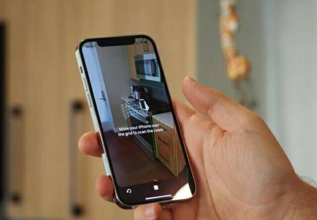 라이다 센서 통해 방 안을 3D 스캐닝하는 모습 (사진=씨넷)