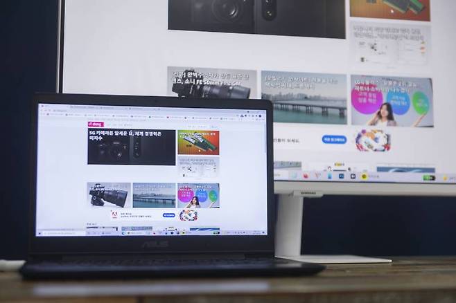 HDMI를 연결해 컴퓨터나 콘솔용 모니터로 바로 사용할 수도 있다. 출처=IT동아