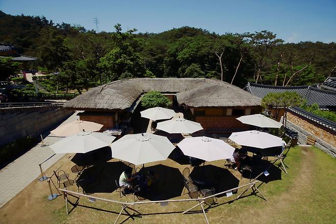 진관사에 있는 연지원을 위에서 내려다 본 모습./양수열 영상미디어 기자