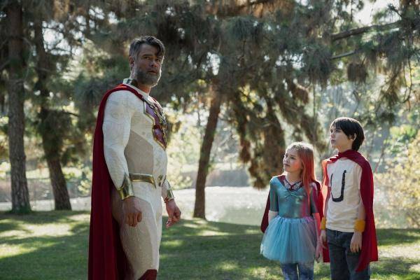 슈퍼히어로의 세대가 교차하는 시점에서 이들은 악의 존재와 어떻게, 어떤 수단으로 싸워야 할 것인지 선택의 기로에 놓여 있다. 넷플릭스 제공