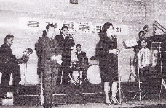 1961년 10월 위문열차 1회 공연 모습. 국방홍보원