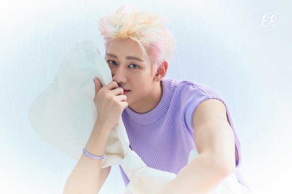 In the ninth concept photo released through BamBams official SNS at 0:00 on the 7th, BamBam is making a bright smile with a large white ribbon in his arms.BamBam, which matches a unique hairstyle, light purple knit, and white pants with blonde and pastel colors, delivers bright and bright energy.BamBam, which is raising expectations with a new concept photo every day, will release its first solo Mini album RiBBon on the 15th and start full-scale activities.