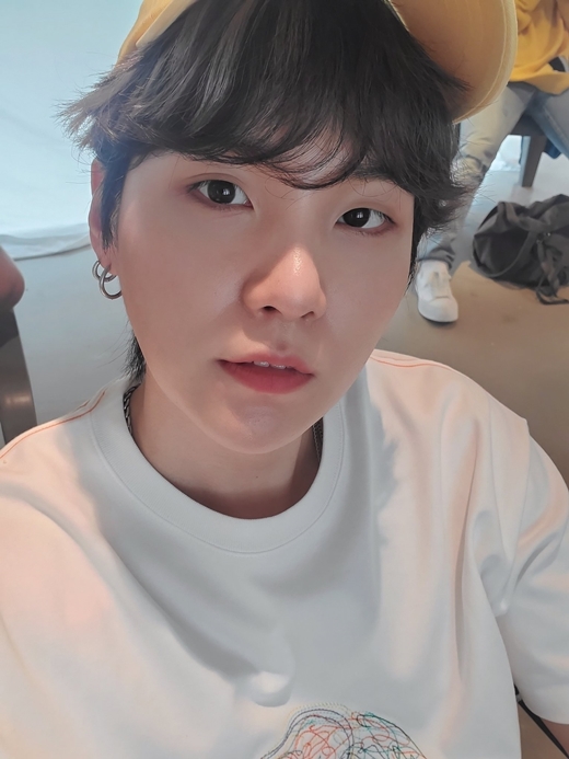 Group BTS member Suga expressed gratitude to Amy (BTS fandom name).On the 8th, Suga posted two photos with the article Thank you Amy through the official BTS Twitter Inc. 2nd Week!!Suga is seen taking a selfie with a camera as if happy.BTS has been the No. 1 hit for two consecutive weeks on the United States of America Billboards Hot 100 chart with its new song Butter.Suga, who wore a hat and showed off her wave-gin The Covered Head, showed off her cute yet lovely charm: a ceramic Skins with no flaws in close-up shooting.Especially, the face is white and lean as if it is made of glutinous rice. Suga does not miss charisma with cat eyes.The netizen who saw it said, Congratulations! Lets go all the way, I can not help but love you, Do you know that?If you see something cute, you lose Memory ... and so on.