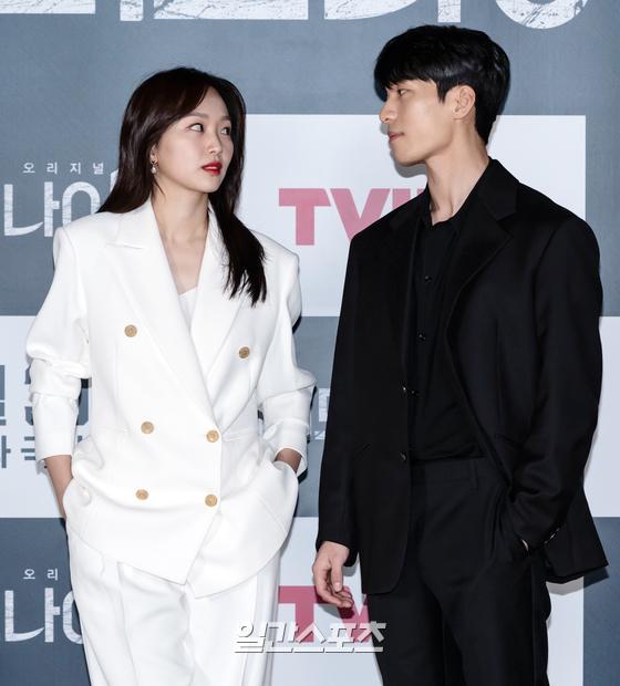 Actor Jin Ki-joo and Wi Ha-joon attended the production report of the movie Midnight Run which was broadcast live on 9th day Online.The film Midnight Run (director Kwon Oh-seung) is a powerful mute chase thriller that struggles as the deaf minor (Jin Ki-joo), who witnessed a midnight murder, becomes the new target of a two-faced serial killer schema, with Jin Ki-joo, Wi Ha-joon, Park Hoon, Kim Hye-yoon and others performed enthusiastically.30 days.