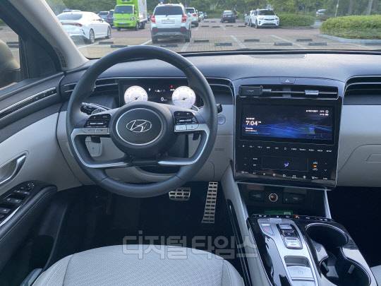 The all-new 투싼 가솔린 1.6 터보 인스퍼레이션 4WD 모델 1열 운전석 공간. <이상현 기자>