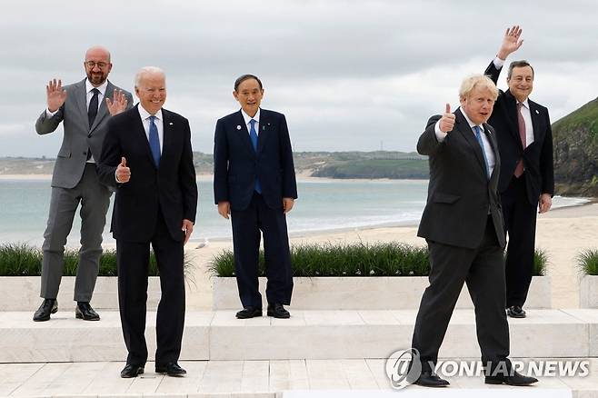 G7 정상회의 기념사진 [AFP=연합뉴스]