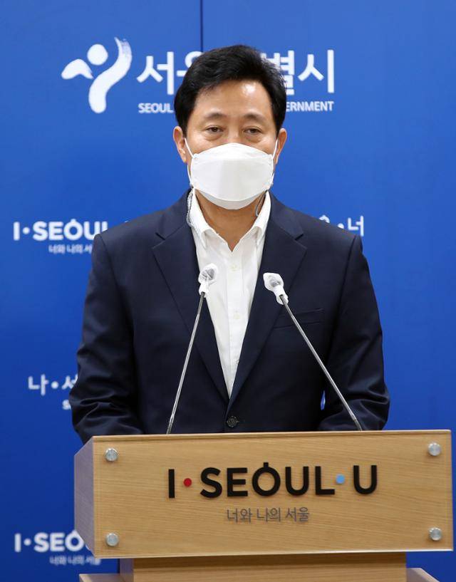 오세훈 서울시장이 14일 오후 서울시청 브리핑룸에서 공사장 안전관리 강화 대책 발표를 하고 있다. 연합뉴스