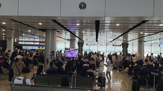 지난 11일 인천국제공항에 제주행 비행기를 타려는 탑승객이 몰려있다. [매경 DB]