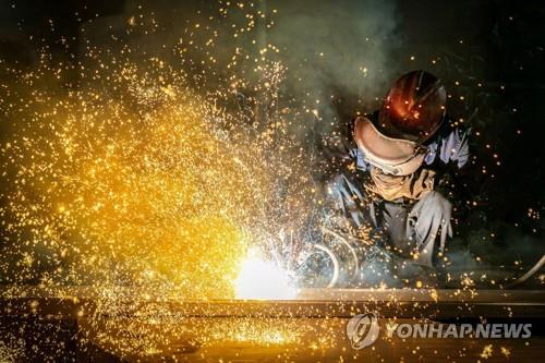 중국 장쑤성 난퉁시의 한 공작기계 공장 [AFP=연합뉴스 자료사진]