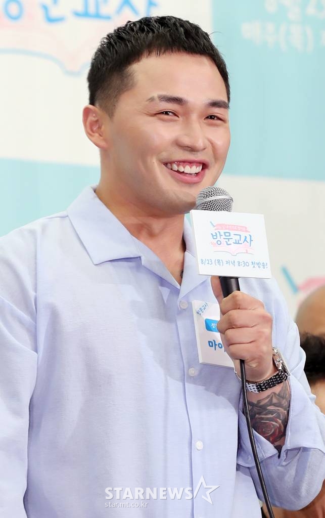 Microdot confirmed on his Instagram on the 19th, I was late to inform you about the news of the article in Digital marketing.I think many people will be curious, so I want to tell you the current situation. Microdot said he agreed with some of the victims, saying, I met with 10 minutes of the 14 minutes that my parents had damaged and thanked them for the agreement.However, the remaining four minutes have not been reached by the lack of me and my family. This led my father to live in The actual type for three years and my mother to live in the actual type for one year. He added.Microdot said, In law, my parents have come out after my brother, but I have no change in my apology to those who have suffered damage for my life. I will reflect on my life and I will pay back this heart as much as I can.Meanwhile, Microdots parents were put on trial for fleeing to New Zealand after borrowing 400 million won from relatives and neighbors while running a cow farm in Jecheon, North Chungcheong Province in 2018.Microdot released his second album My Story on the 17th after going through the self-reliant period.Specialized in Microdot InstagramI have confirmed the news of the article in Digital marketing late because it was informed around me.I think many people will be curious. I want to write down the current situation.I met with 10 minutes out of 14 minutes that my parents had damaged and thanked me for the agreement.The remaining four minutes were not reached because of the lack of me and my family, which led my father to live three years in the actual type, and my mother to live one year in the actual type.Legally, my parents came out after completing my sentence, but I am still sorry for those who have suffered damage for the rest of my life.I will reflect on my life and I will pay this heart as best I can.I will try to show more growth and sincerity in my future life and musically.