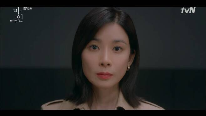 Everyones gonna lie.In TVNs Mine, which aired on the afternoon of the 19th, families such as Seo Hee-soo (Lee Bo-young) and Jeong Seohyun (Kim Seohyun) were interrogated for the death of Han Ji-yong (Lee Hyeonwuk).On the day, Emma Nun (Ye Soo-jung) ran through the rain to the police station after witnessing Han Ji-yongs death and shouted, Murder incident occurred.Han Ji-yongs funeral was held and a week passed after the Kadencha Murder incident.Emma Nun told police that the dead man was Han Ji-yong and there was Seo Hee-soo on the stairs. It can be hard to find out the truth, everyone will lie.Seo Hee-soo, who faced the police, stated, Everything since I met Han Ji-yong is not in my memory. I can not remember anything.The shock of the day of the incident caused me to lose my memory, Seahoun explained instead of the state of the jockey.The cause of Han Ji-yongs death according to the medical certificate is heart attack.Police said, Emma Nun testified that she had fallen, and questioned the wrong part, and Seohyun claimed that she had fallen because of heart attack.According to Emma Nuns statement, there was a dead Han Ji-yong, Seo Hee-soo, and another person on the floor.But when Emma Nun ran out and came back, it was gone.Police said, Who is the missing person? but Seohyun replied, I dont know. Find who. Im so curious.In the following interview, Han Jin-ho (Park Hye-kwon) said, I would have killed anyone who killed me rather than people. Han Jin-hee (Kim Hye-hwa) said, Was there anyone in this house who wanted to kill Han Ji-yong?He said that he was not sad at all at the death of Han Ji-yong.