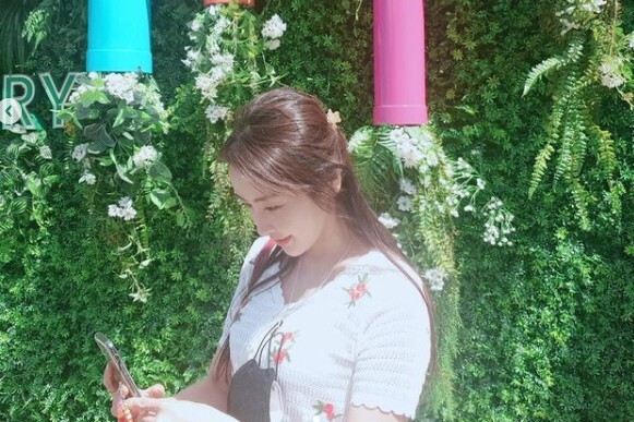 Actor Jung Yu-mi has collected Eye-catching by revealing the most beautiful in the world of First Love visuals.Jung Yu-mi posted two photos on his Instagram on the 21st without any comment with emoticons.Jung Yu-mi in the photo is sitting on a bench.Jung Yu-mi, who matches the embroidery point knit top with a blue mini skirt, captivates Eye-catching with a fresh and refreshing charm like a female college student.Jung Yu-mis outings, which show off their innocent visuals, have been responding that fans are really pretty and beautiful.Meanwhile, Jung Yu-mi met with fans in the house through MBC School of the Sword and the Woman Season 2 in 2019.