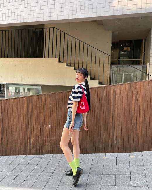 Group OH MY GIRL member Mimi showed a youthful summer look.Mimi posted two photos on his Instagram with socks and heart emoticons on the 21st.In the photo, Mimi stands in the sidewalk, mouths out and poses cute, with bangs perms, creating a youthful, retro-hyper-climate atmosphere.It is a perfect way to digest various concepts like models.As an OH MY GIRL fashionista, Mimis sense of daily look catches the eye.He showed a slim figure by matching a thick striped pattern of Pique T-shirt and denim shorts with cut bottoms.Mimi, who produced a cool summer look, gave points with red color eco-bag, black glazed three-hole walker, and fluorescent lime color Sachs.The netizens who saw this responded such as My sister is a real princess ... and Kim Mi-hyuns high-teen itself.