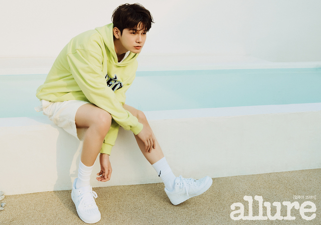A singer and actor Ong Seong-wu pictorial has been released.Ong Seong-wu recently filmed a cosmetic brand and beauty picture through the July issue of Allure.Kakao TV Original Would you like a cup of coffee? Ong Seong-wu, who has been busy with filming, has been a refreshing and humorous charm that has not been seen well in magazine pictures.