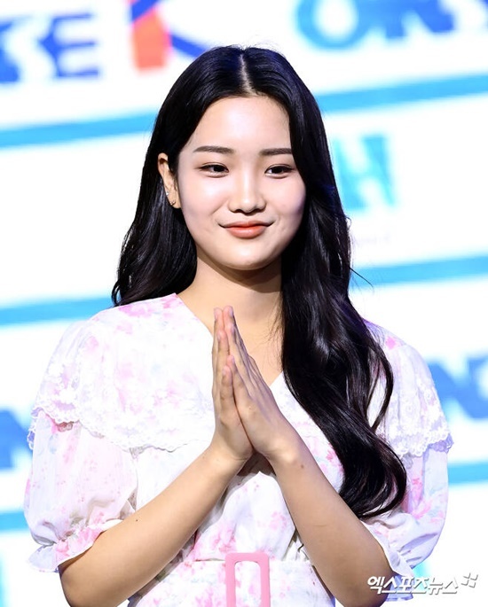 Kim So-yeon embarrassed by dance demands...Aspiring partySinger Kim So-yeon, who is called Trot IU, was expected to be active.On the afternoon of the 22nd, MBC Trots Nation TOP4 Ahn Sung-joon, Kim So-yeon, Kim Jae-long, and Doubles new EP album Twogether (Twogether) were released at the Ilsan Shocking Studio in Goyang, Gyeonggi Province.The media showcase was broadcast live online.Kim So-yeon, who is a runner-up in the Trots Nation, has released the song Stop As You, an authentic trot genre that was created by the composer team.Kim So-yeons refreshing and youthful charm and the heavyness of authentic trots combine to give a different kind of fun.Kim So-yeon, a high school student, said, I was just a student, but I thought I should work harder because I was runner-up and cheered all around me.I can do everything well, he said.Kim So-yeon, who is determined to start his activities with the announcement of a new song in earnest, smiled, It is good to be able to make a new challenge through a new song.Kim So-yeon refers to Yonja Kim as a role model and says, You debut at a younger age than me, but you are active in singers and entertainment.I do not think I want to be like Yonja Kim As for the promise to enter the music charts of the new song, he expressed his aspirations that anything can be done.Kim So-yeon was embarrassed by the request to dance once and then shouted I will do anything if I make you do it.Meanwhile, Twogether, with TOP4 Ahn Sung-joon, Kim So-yeon, Kim Jae-long and Doubles, was released on various online music sites at 12:00 pm today (22nd).