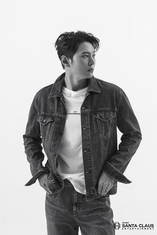 Actor Joo Won has spoken of his thoughts on HappinessJoo Wons photo scene still, which has recently been released magazine media boy cover, is released and focuses on Attention.In the open photo, Joo Won unleashed the power of a pictorial craftsman who believes and believes in masculinity.Above all, Joo Won, who has a styling consisting of only denim jackets and pants, has taken his gaze with admiration that he does not feel like a behind-the-scenes.In addition, Joo Won has a unique softness and intensity coexisting with the concept of digestion and unavailable charm.Especially, Joo Wons charisma, which penetrates black and white photographs, makes me feel like a moment of seeing.In an interview with the pictorial, Joo Won, who is one with the concept, said, I often say that I have to be happy these days. He said, I think it would be better to accept and enjoy what I am, and I think that it is happiness.Also, when asked what the meaning of musical is for Joo Won, he said, Happy space. I can see my good and bad appearance, sometimes I get smaller, I just look like a great being, and it is such a subtle space.Finally, about the next Netflix movie Carter, I read the scenario, but how do I shoot this? I kept thinking about it.I was so curious that Choices was so curious. He told the reason for Choices, which made the fans feel more excited.