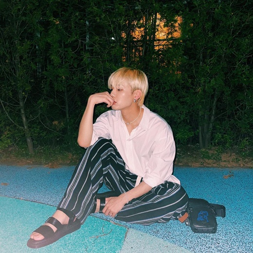 Group CIX member Seunghun presented Kuankukuku of Summer night.On the CIX official Instagram, several photos of Seunghun were released along with the words Summer on the 23rd.In the photo, Seunghun is comfortably sitting on the floor in what appears to be a park late at night, chin-up or posing with both legs.Seunghun, who showcased her cool-looking blonde hair and Summer fashion, boasted a comfortable and sensual fashion by wearing a vertical pattern of striped pants on an overfit white shirt.Meanwhile, CIX is scheduled to comeback in July, five months after its fourth mini album Hello, Strange Dream in February.