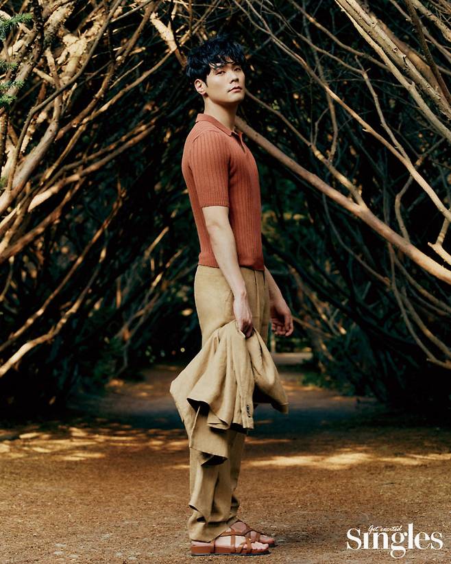 Magazine Singles released a warm visual picture of Actor Choi Daniel, who returns to the drama in about three years as a professional Hair Desiigner, Kwangsoo, in the JTBC drama Fly Butterfly.In this picture, which was based on a mysterious forest like a scene in the movie, Choi Daniel appeared as a visual that shines to match the modifier Hunnams Jeongseok.He has been able to digest from black suits to casual short shorts fashion, revealing a different charm for every cut.Actor Choi Daniel, who has been visiting viewers for a long time, showed his passion for direct cut technology to digest the role of Hair Desiigner in this work.Choi Daniel in his 20s had a lot of ideas about how to catch direction or direction as an actor, he said, as he was talking about the 20s who had just started social life in preparation for shooting.MBC sitcom High Kick Through the Roof, there were a lot of people who suddenly recognized it, but it was hard to get popular. Ive overcome the crisis by keeping my job quiet, knowing that responsibility for work will eventually protect my pride and self-esteem.If he had quit his job, he would not have been able to get out of the dark feelings easily. Meanwhile, Fly Butterfly is a story about people who are trying to love me, and has attracted attention with the news that Park Yeon-sun, a writer of the JTBC drama Youth Age, who stimulates consensus, wrote it.Choi Daniel Kwangsoo will appear as a professional character with Oh Yoon-a and Shim Eun-woo, along with the beauty salon interns emergency.Actor Choi Daniels soft visual picture, which plays the everyday life of ordinary people, can be seen in the July issue of Singles.