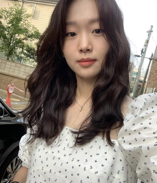Jin Ki-joo posted a picture on his Instagram on the 1st with an article entitled Wowa is very morning.In the open photo, Jin Ki-joo is staring at the camera with a modest makeup.Jin Ki-joo looked innocent as she took a selfie with her hair loose in a white blouse.Jin Ki-joo, who boasted a distinctive eye in the morning, caught his eye with a brilliant visual.The netizens who saw this responded such as I think it is younger because it is morning, it is a baby face and I am so happy to see a lovely host.On the other hand, Jin Ki-joo appeared in the movie Archer Daniels Midland Night released on June 30th.Archer Daniels Midland Night is a thriller that deals with the unstoppable chase of Jennifer 8 horse and his target Minim in the middle of the night in Seoul.Photo L Jin Ki-joo SNS