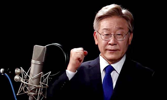 이재명 경기지사가 1일 ‘새로운 대한민국! 이재명은 합니다!’ 영상 선언문을 통해 대통령 선거 출마를 공식 선언하고 있다. 유튜브 캡처