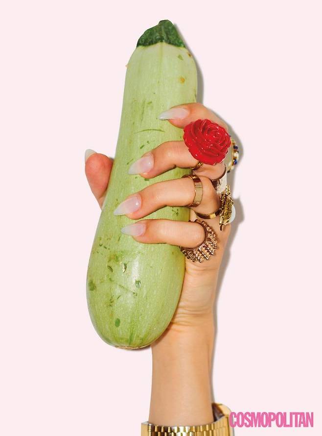 갑작스러운 허기가 느껴질 땐 셀러리, 당근 스틱 같은 그리너리한 간식은 필수!