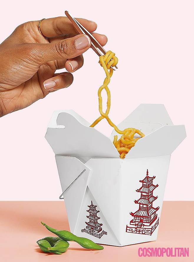 포크 대신 족집게로 호로록? 그만큼 먹는 양만 줄여도 피부 때깔은 달라질 수 있다규!