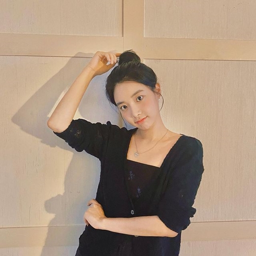 Former girl group April Lee Hyunjoo, 23, has shared a lovely recent situation.Lee Hyunjoo posted a picture on Instagram on the 5th, leaving only emoticons () without any special comments.He is wearing a black cardigan and Lee Hyunjoo, a so-called The Story of the Little Mole Who Went In Sear hairstyle, and is looking at the camera with a fresh look.The cute beauty of Lee Hyunjoo makes the viewers excited. The netizens responded with heart emoticons.Meanwhile, Lee Hyunjoo has reported on the news and news to fans about the April bullying incident on the 18th of last month.Especially at the time, Lee Hyunjoo said, I do not want to give back the pain I received to someone. Everyone can do the wrong thing.But if you admit your mistakes and try to correct them, you can call them mistakes because you can forgive them.So I would like to ask you to stop the criticism and evil of the members and acquaintances. 