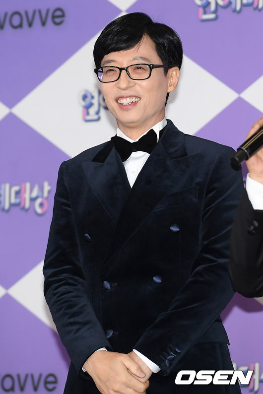 near-nightYoo Jae-Suks Payment estimate, which is expected to leave FNC Entertainment, is as much as 10 billion KRWIt nears to the circle.As a result of the 6th coverage, many entertainment officials said that Yoo Jae-Suk was 10 billion KRWHe expected to transfer to the original stage after receiving a payment.Another entertainment official predicted that Yoo Jae-Suks contract period would be relatively long, with one official saying, Ten billion KRWs for three-year contractI would not have received the circle, he added. It seems to be a contract period of three years or more. One media reported that Yoo Jae-Suk had a meeting with Antenna regarding the exclusive Contract.Antenna said, It is true that I had a meeting with Yoo Jae-Suk, but it is not confirmed.Yoo Jae-Suk is expected to expire FNC Entertainment and Contract in July.Yoo Jae-Suk is currently appearing on MBC What do you do when you play?, SBS Running Man, tvN You Quiz on the Block on the Block, Six Sense