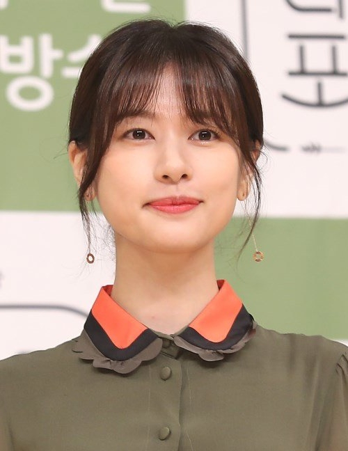 An official of the Drama Bureau said on the 8th day of the day sports, Jung So-min was decided as the main character of TVN Drama Alchemy of Souls.Alchemy of Souls is a historical drama about the stories of young drinkers who deal with the heavens.Happy Chunhyang, My Girl, Fantasy Couple, Hotel Deluna Hong Sisters write the script and This is the first time this life, Why is Kim Secretary? Park Jun-hwa directs.Initially, another female protagonist was cast, but even though she first shot due to the problem of acting ability, the production team got off and discussed the female protagonist who could save enough characters and sent a love call to Jung So-min.Jung So-min had suggestions of various works, but after a hard time, he decided to do Alchemy of Souls.Jung So-min, who is appearing in Monthly House, will join Alchemy of Souls this month and lead the work.Alchemy of Souls stars Jung So-min and Lee Jae-wook, New East Hwang Min-hyun and Oh My Girl Arine, Oh Na-ra and Ju Sang-wook.The broadcast is scheduled for the second half of the year.