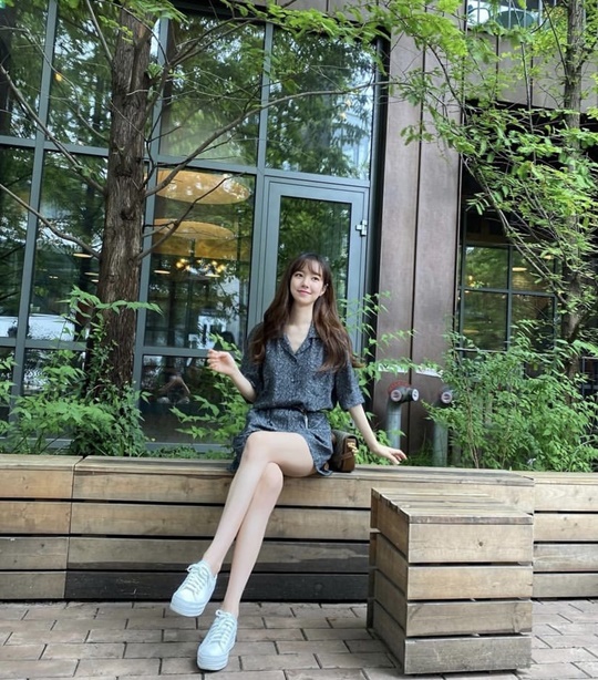 On the 8th, Jin Se-yeon posted several photos on his instagram without any comment.In the open photo, Jin Se-yeon is staring at the camera with a long straight hair and a pure beauty.Jin Se-yeon caught the eye at the perfect rate, sporting a small face and an endless glamour.The netizens who saw it said, The pretty flowers are blooming, How did Goddess come down to the ground?, I missed you so much.Goddess itself and praised Jin Se-yeons visuals.Jin Se-yeon performed on KBS2 Drama Bone Again which was broadcast last year.Photo L Jin Se-yeon SNS