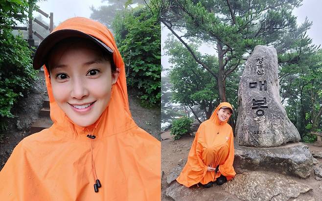 Actor Lee Si-young enjoyed Woojung MountainLee Si-young posted a photo on his instagram on the 10th with an article entitled Wooby avoided rain but more rain fell in the rain...#Cheonggyesan sauna #Wooby Mountain #Biony Better.Lee Si-young in the public photo is enjoying Mountain wearing a raincoat while a long contrast is falling.Lee Si-young, who left a certification shot at the top of Cheonggyesan Maebong, said, It rains too much.Meanwhile, Lee Si-young married Businessman in 2017 and has a son Jung Yoon.