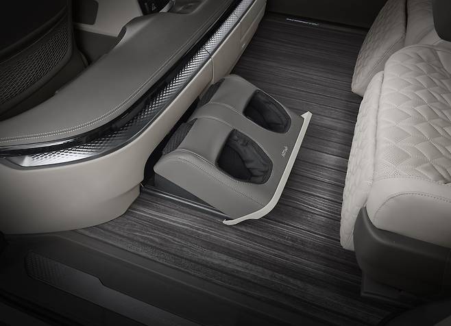 기아 카니발 하이리무진 4인승 모델./기아