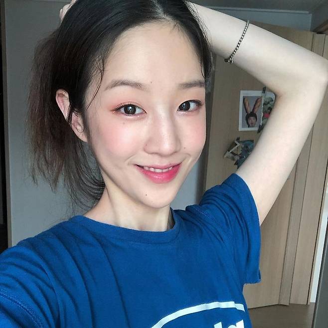 Singer Park Boram has been telling the latest news of Yoyo-no for seven years.Park Boram posted a photo on his SNS on the 14th, saying I am careful of the heat.The photo shows Park Boram, who boasts a pointed V line wearing a blue short-sleeved T-shirt.In particularPark Bo Ram, who lost 32kg in 2014, attracted attention with his recent situation without Yo-Yo for the seventh year, and the netizens were surprised that they did not have any flesh on their arms.Park Boram, who made his debut with Mnet Superstar K2 in 2010 and made his debut with Pretty in 2014, appeared in MBC Masked Wang last year.
