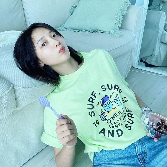 Actor Pyo Ye-jin has revealed the healing routine spent at Home.Pyo Ye-jin posted a picture on his personal instagram on July 15 with a short article called Whipping Cream Cloud.In the photo, Pyo Ye-jin is sitting on the sofa of Home, eating snacks. Casual clothes wearing T-shirts and jeans attract attention.The atmosphere of pure charm on the face without the hair and makeup that is not set is also captivating the eye.The photo, which is also uploaded together, contains a picture of a blue cloud that looks like a home overlooking the sky and city view at the same time.Fellow actor Jang Na-ra, who saw the photo, showed affection for Pyo Ye-jin, who is more beautiful than the scenery, with a comment called Blue Table than Cloud, and the netizens responded such as I like clouds, I like clouds and I am so pretty every moment.On the other hand, Pyo Ye-jin appeared on MBC entertainment I Live Alone broadcast on July 2, and released a double-story house of Tongyuri which is looking out at City View.He appeared in SBS Drama Model Taxi, which was popular in May, as an actor.