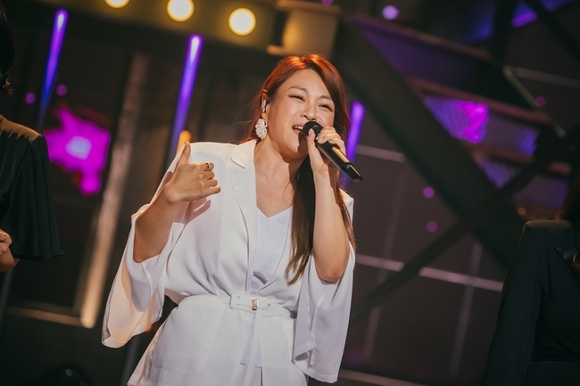 Legend vocal group Big Mama will be on the MBC Hangout with Yooo 10 Ear Concert.Big Mama, who returned in nine years, is said to have stimulated MSG Wannabe and Yuyas Fan heart with its explosive power and harmony.MBC Hangout with Yoo (director Kim Tae-ho, Yoon Hye-jin, Kim Yoon-jip, writer Choi Hye-jung), which will be broadcast at 6:15 p.m. on July 17, will feature the final stage of Top 10 Ear Concert.The first guest to visit the Top 10 Ear Concert this week was Big Mama (Park Min-hye, Shin Yeon-ah, Lee Young-hyun, and Lee Ji-young), a Legend vocal group that returned to the new song Haruman The in nine years.At the time of the last contest between M.O.M and Jung Sang-dong for the formation of MSG Wannabe, Jung Sang-dong called resignation as a contest song and collected a big topic.The members who heard the good comeback news of Big Mama were delighted and waited for Big Mama.Big Mama will perform reject and new song Haru more starting with his debut song Break Away, and original song Lee Young-hyun will sing resignation directly.In particular, Jung Gi-seok (Ssamdi) of Jung Sang-dong, a steaming fan of Big Mama, was soaked in the stage by holding his heart, and laughed at Lee Young-hyuns words, saying, This is a successful life!In addition, Big Mama, who is known as a professor of practical music, asked Yuyaho about the voice of MSG Wannabe, and it is said that the members of MSG Wannabe who are nervous about the answer of Big Mama cross the story.