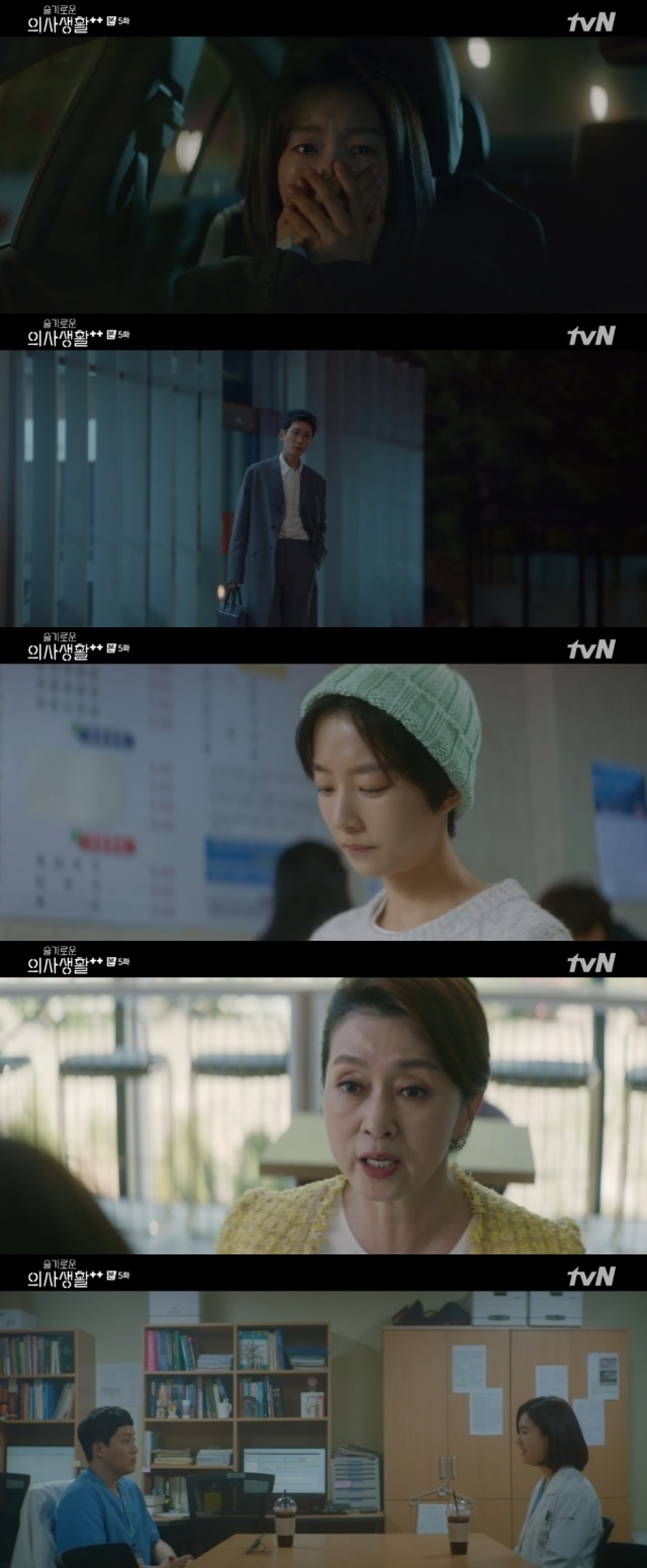 Long Dee Couples end is a bad breakup, severe high-income conflicts and divorce due to fraudulent marriage.The reality that comes in every time in the romance of the month in the good Drama is embarrassing viewers and creating an atmosphere of excitement.In the 5th episode of TVNs Thursday Drama Spicy Doctors Life Season 2 (playplayplayed by Lee Woo-jung and directed by Shin Won-ho), which was broadcast on July 15, the focus was on Lee Ik-soon (Kwak Sun-young), who has been concentrating on returning to Korea and treating her life because of her deteriorating health condition, and Yang Seok-hyung (Kim Dae-myung), who reveals the circumstances in which she cannot make a new love.Earlier, Lee Ik-soon had been informed of his brother Lee Ik-joon (Cho Jeong-seok) that he was selfish and that he had unilaterally separated from Kim Joon-wan (Jung Kyung-ho) while studying abroad.In order to avoid leaving a little room, Lee Sun-sun, who lied to another I have a favorite person, made viewers frown, aside from any back-up.However, on this day, Lee Seung-soon poured tears as soon as he saw Kim Joon-wan from afar, and it moved the hearts of some viewers.Viewers still defined Lee Ik-sun as a shit car, but on the other hand, they hoped for a relationship reversal and a regretary straight of Lee Ik-sun.Yang Seok-hyungs divorce, which has not been solved in detail, has also been revealed.Yang Seok-hyung, who has refused to love and marry, saying that he is alone every time, had a great pain during his marriage with his ex-wife Yoon Shin-hye (Park Ji-yeon).The couples life, which started with their parents pushing because their wife was cash rich, but when they found out, Yoon Shin-hyes family was sitting in debt, not property.After that, Yoon Shin-hye was harassed by Cho Young-hye (Moon Hee-kyung), and Yang Seok-hyung did not protect his wife enough.If this marriage was simply a fraudulent marriage to Cho Young-hye, it was a guilt for Yang Seok-hyung.When the divorce situation of Yang Seok-hyung was revealed, viewers who have been supporting the couple (Chu Min-ha (An Eun-jin) who have been pondering so far were surprised.Then, Jo Young-hye is never going to change, I will withdraw from the stone-shaped minha, or I have only developed a couple relationship since the Remady with Shin Hye has been solved, he said.There were also questions about should I have set up extremes in this way?Spicy Doctor Life is a Drama about the chemistry of 20 years old Friends who can see the people who live a special day and the eyes that can see in the hospital called the miniature of life. It draws like a fantasy.Therefore, this Drama is also called a good Drama that is not good in this era.Such a sweet doctor is putting the reality on every time in the romance Remady and putting viewers into trouble.Although the world view of a child heart transplant that it is difficult to find a donor is a world view, Lee Ik-sun has not completely overcome the liver-related illness that he has suffered since he was a child, and the relationship between Jeongrosa (Kim Hae-sook), Joo Jong-soo (Kim Kap-soo), who may have been fighting all over the hospital, is drawn to warm up because he is an old Friend, but the marriage-related relationship is so terrible This is described.The same is true of long-distance love.This Drama is a fantasy that is difficult to happen, and it is spreading the reality that can happen to anyone properly, and it is proceeding with the Remady which is hard to predict while cliché.