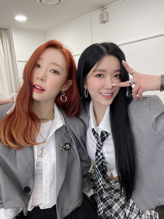 WJSN Polysomnography and Yoo Yeon-jung released a selfie taken together on the official SNS channel on the 17th, encouraging KBS 2TV Endless Masterpiece.Polysomnography and Yoo Yeon-jung in the public photos reveal the visual sisters aspect in a friendly pose, and 6:05 this evening!WJSN Polysomnography, Yoo Yeon-jung, is in the Endless Masterpiece. Friendship, will you all be the main shooter?Polysomnography and Yoo Yeon-jung decorate the stage! Please look forward to it. In particular, Polysomnography and Yoo Yeon-jung are called the vocal lines of WJSN, so they will paint the stage of endless masterpieces with their powerful singing ability, performance and stage manners.WJSNs main vocal polysomnography continues its activities in various areas, confirming its appearance as a Sua of the musical film K School, from participating in various OSTs such as Drama Love of Transformation, Untouch Romance and Man in My House as well as the group album.Yoo Yeon-jung has also steadily established himself as a vocalist, including Love Playlist Season 2, Meloholic, Fox Square Star, Melt Meal, and Number of Cases, as well as participating in the recent OST of Falling Living together and MBN Lotto Singer. Expectations are rising on the prize.The Endless Famous Song, starring Polysomnography and Yoo Yeon-jung, will air at 6:05 p.m. on the 17th.Photo Starship Entertainment