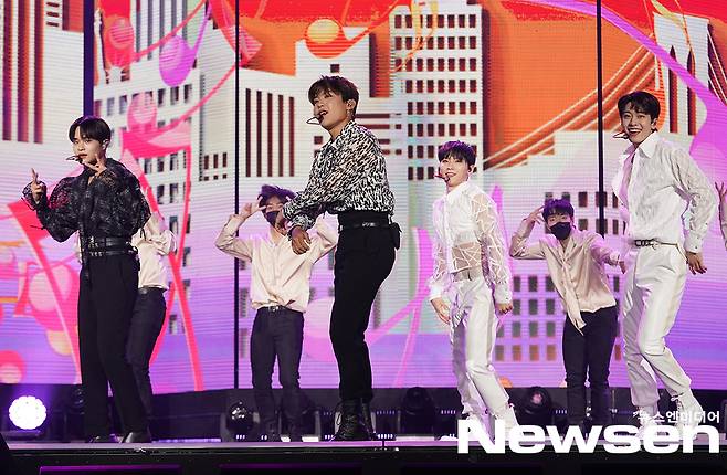AB6IX is showing off a wonderful stage on the afternoon of July 17th at 2021 Together with K-POP Concert (K-Pop Concert).Photos offered: Korea Management Association