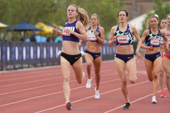 지난 5월 미국서 열린 국제육상 투어 여자 1500m. 출전선수가 모두 배꼽티보다 노출이 심한 유니폼을 입고 있다.연합뉴스