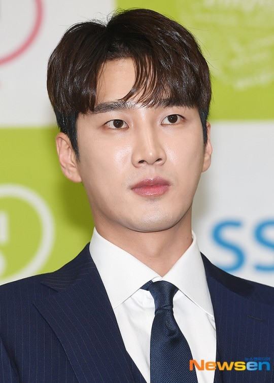 Actor Ahn Bo-hyun has officially apologised for his YouTube channel Subscription controversy.It was also explained that the manager who was in charge of the channel operation was a mistake. Although Ahn Bo-hyun acknowledged the responsibility of neglecting management and apologized, the controversy is not easily fading.Earlier, a list of channels Subscription was released on the Ahn Bo-hyun YouTube account, centering on online community and SNS.The Subscription list included a YouTuber who mocked the victims of the Sewol ferry, and a channel that routinely exposed celebrity privacy and circulated rumors.On July 20, when criticism was flooded, Ahn Bo-hyun announced his official statement through YouTube channel Bravo Prefecture Community.Ahn Bo-hyun said, First of all, I am sorry to inconvenience many people with bad news about the channel.In 2019, when I first opened the Bravo prefecture channel, I have been managing all parts, but since the second half of 2020, the manager has been in charge of managing all channels such as video uploading and editing on my behalf. He said.Ahn Bo-hyun said, It is my responsibility that I have not managed and managed the Bravo prefecture channel that I created and started.In the future, I will try to manage the channel with a deep sense of responsibility. I am sincerely sorry for the inconvenience to those who watched and cheered. Some netizens claim that Ahn Bo-hyuns explanation is not clear.He has been actively communicating with Subscription in the past, which is called YouTube comment restaurant.It is ridiculous that even if you have left the channel to the manager, you do not know the list of Subscriptions that you can know immediately if you access your YouTube account.No matter what channel Subscription is, I can not avoid the image hit as long as I have a job as a free but popular entertainer.On the other hand, it is easy to happen if there are many Subscription channels about the Ahn Bo-hyun controversy, and it is convincing that it is too much to criticize it even though it is not myself.It is likely that the manager will be confused by using the personal YouTube account and the Ahn Bo-hyun channel together to make a Subscription mistake.Ahn Bo-hyun has been on the verge of clarification.It is also up to the public to judge whether the controversy surrounding Ahn Bo-hyun is too much of a sense of public opinion or rational doubt.